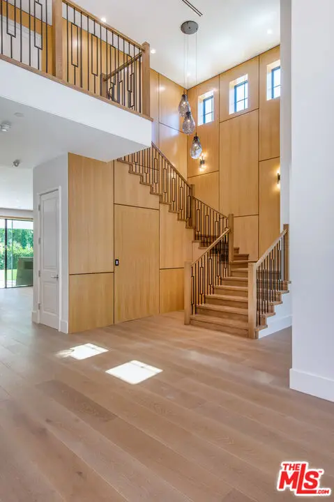 16866 Mooncrest Drive, Encino, CA 91436 - Image #3