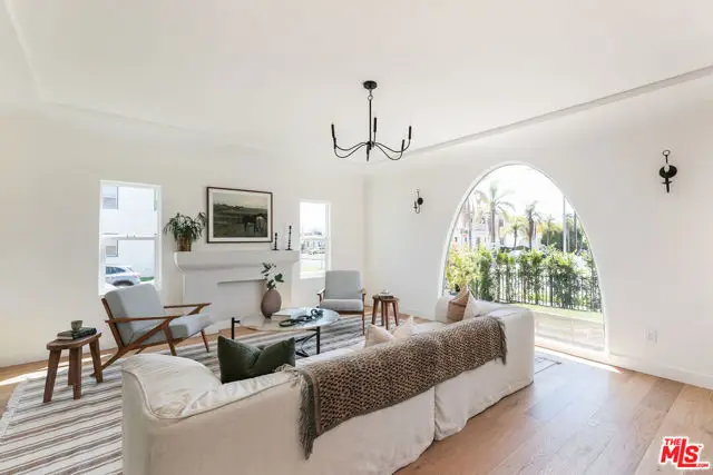 1570 S Hayworth Avenue, Los Angeles, CA 90035 - Image #1