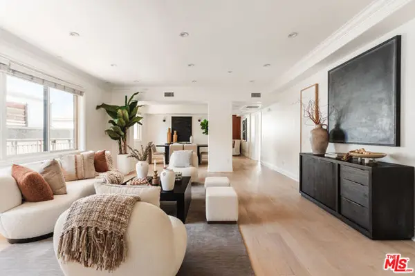 11749 Goshen Avenue #402, Los Angeles, CA 90049