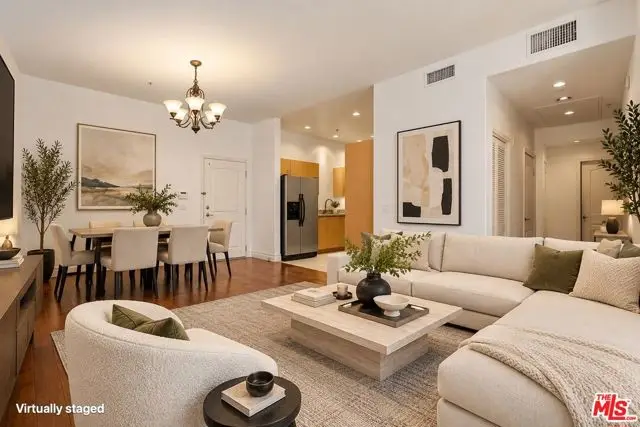 917 S New Hampshire Avenue #414, Los Angeles, CA 90006 - #3