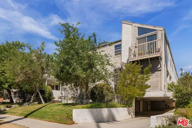 945 21st Street #4, Santa Monica, CA 90403 - #3