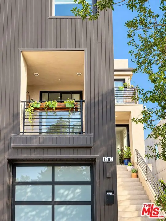 1880 Lucretia Avenue, Los Angeles, CA 90026
