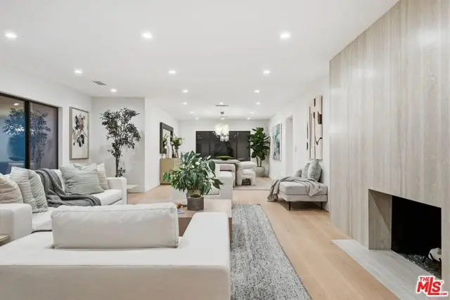 5431 Lubao Avenue, Woodland Hills, CA 91364 - #2
