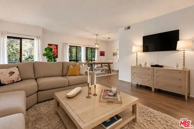 637 Wilcox Avenue #1E, Los Angeles, CA 90004 - #2
