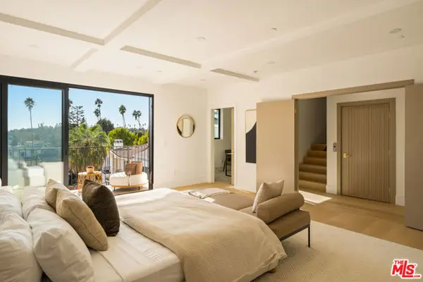 11967 Mayfield Ave #104, Los Angeles, CA 90049