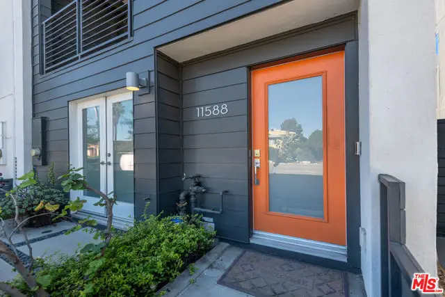 11588 Riverside Drive, North Hollywood, CA 91602 - #2