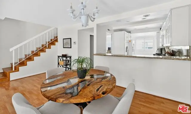 18419 Collins Street #A, Tarzana, CA 91356 - Image #2