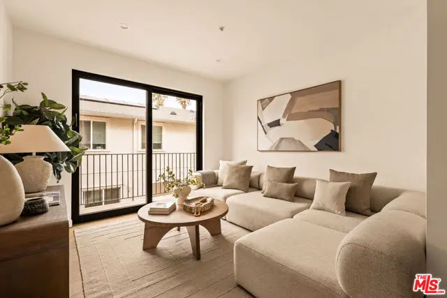 1749 S Marvin Avenue, Los Angeles, CA 90019 - Image #3