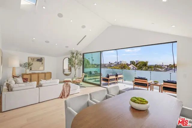 2530 Beverley Avenue, Santa Monica, CA 90405 - Image #3