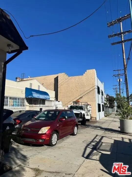 10831 Magnolia Boulevard, North Hollywood, CA 91601 - Image #2