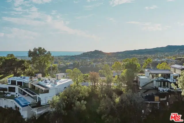 1128 N Tigertail Road, Los Angeles, CA 90049 - Image #2