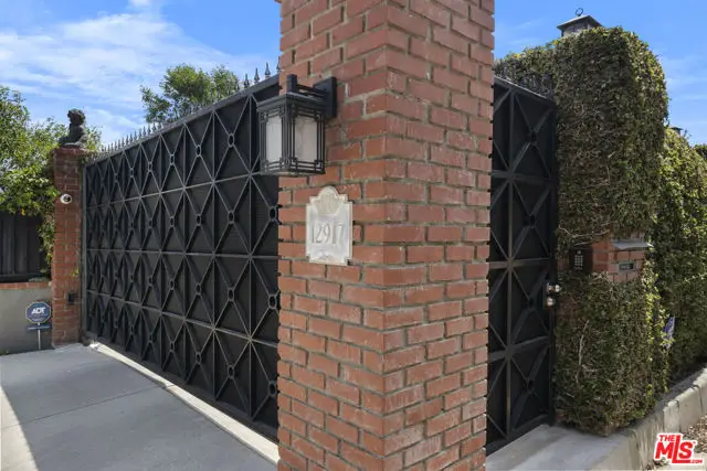 12917 Galewood Street, Studio City, CA 91604 - Image #2