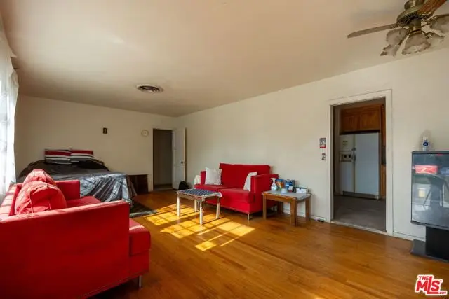 17359 Victory Boulevard, Van Nuys, CA 91406 - Image #2