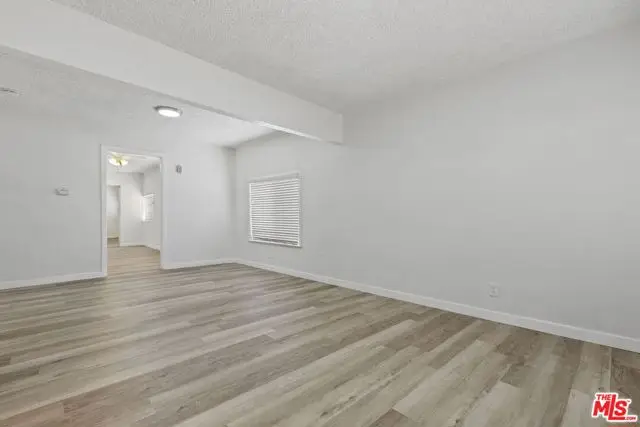 1060 Mcfarland Avenue, Wilmington, CA 90744 - Image #3