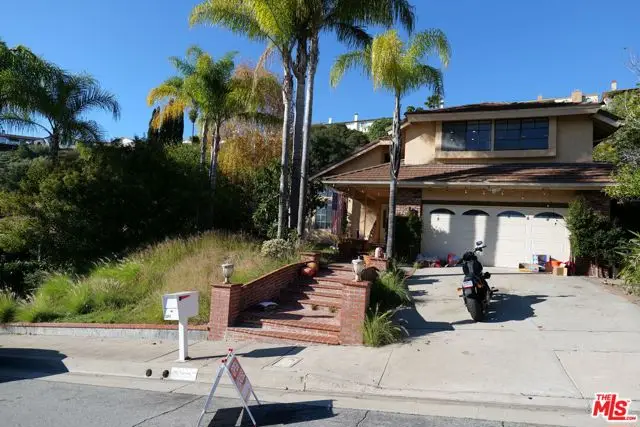 2241 Flintridge Drive, Glendale, CA 91206 - Image #3