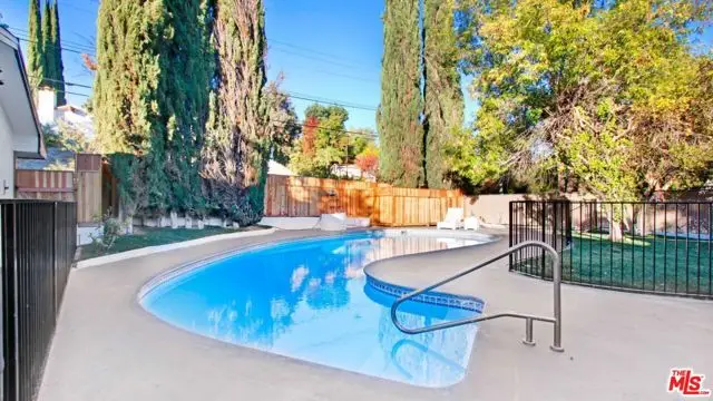 24201 Burbank Boulevard, Woodland Hills, CA 91367 - Image #2