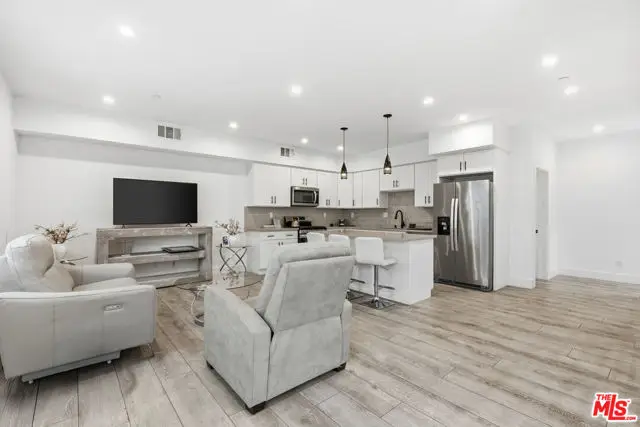 13822 Oxnard Street, Van Nuys, CA 91401 - Image #3