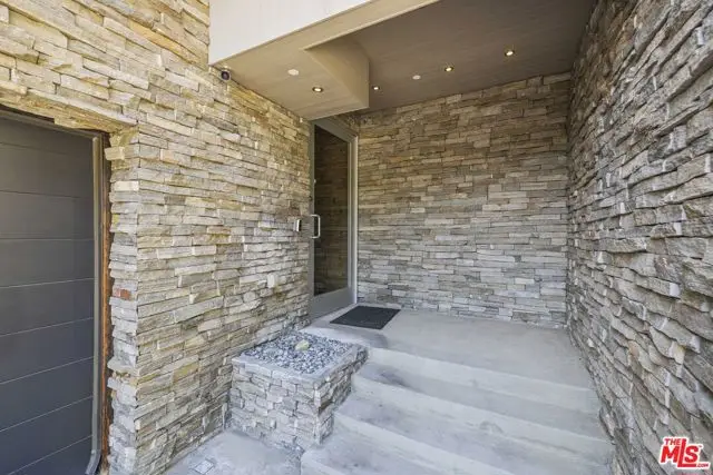 2756 Westshire Drive, Los Angeles, CA 90068 - Image #2