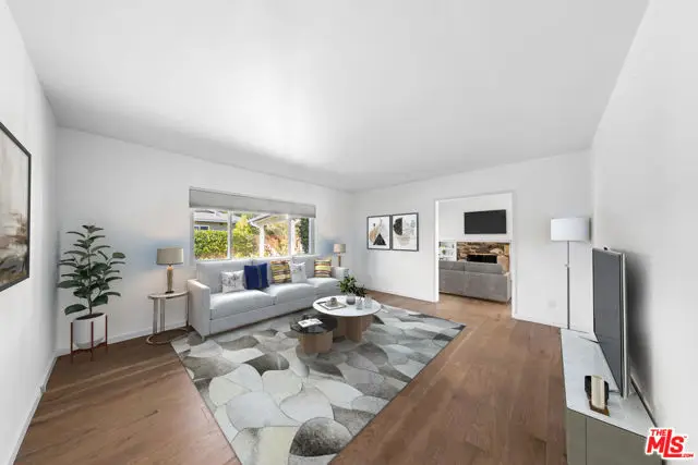 9413 La Reina Place, Tujunga, CA 91042 - Image #2