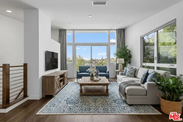 1912 W Liberty Court, Los Angeles, CA 90026 - Image #2