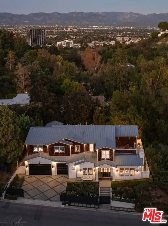 16101 Royal Mount Drive, Encino (los Angeles), CA 91436