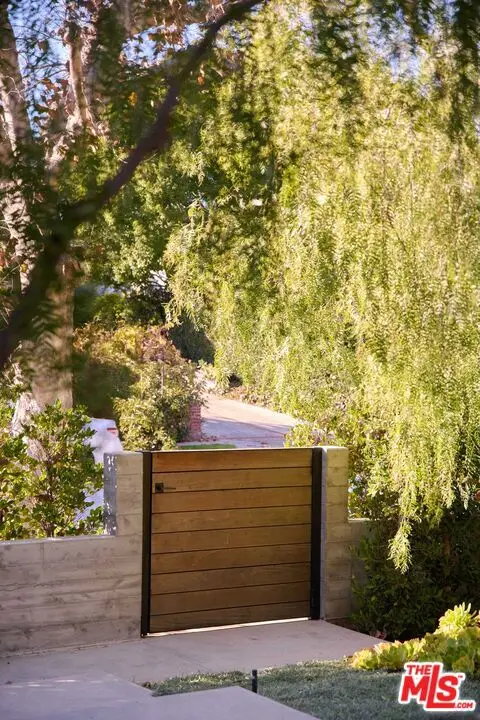 258 S Hudson Avenue, Los Angeles, CA 90004 - Image #2