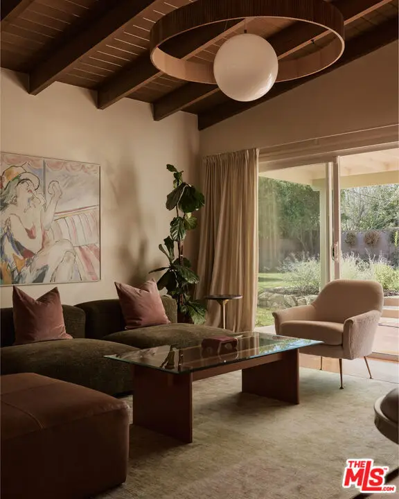 6001 Manton Avenue, Woodland Hills (los Angeles), CA 91367