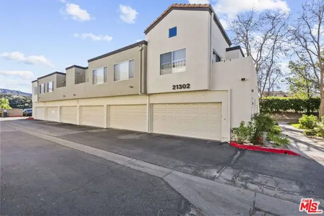 21302 Nandina Lane #202, Santa Clarita, CA 91321 - Image #1