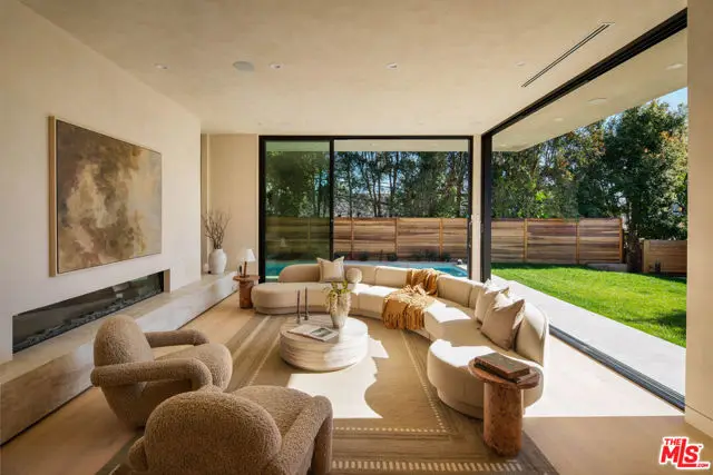 2048 Linnington Avenue, Los Angeles, CA 90025 - Image #1