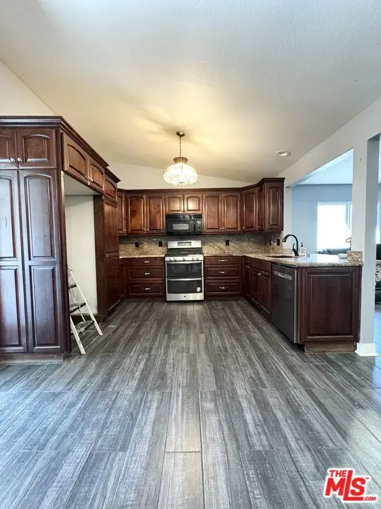 24431 Cheryl Kelton Place, Santa Clarita, CA 91321 - Image #3