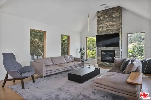 10110 Cielo Drive, Beverly Hills, CA 90210 - Image #2