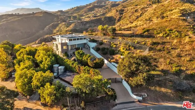 2915 Tuna Canyon Road, Topanga, CA 90290 - Image #2