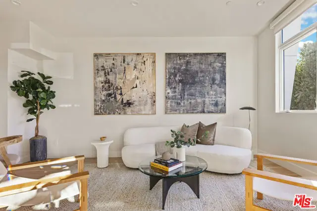 3230 S Barrington Avenue, Los Angeles, CA 90066 - Image #2