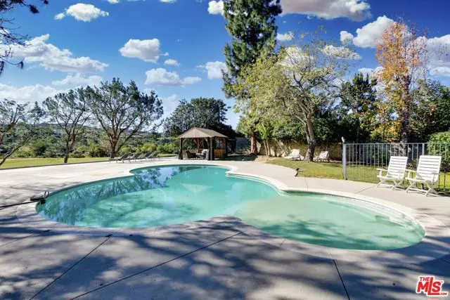 18912 Pasadero Drive, Tarzana, CA 91356 - Image #3