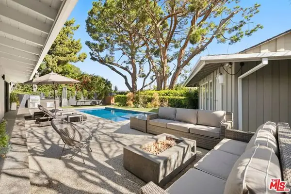 11401 Dona Evita Drive, Studio City (los Angeles), CA 91604