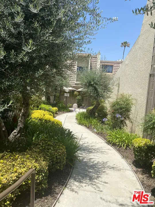 18417 Collins Street #A, Tarzana, CA 91356 - #1