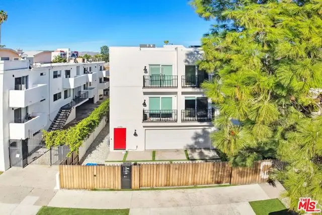 21719 Hart Street, Canoga Park, CA 91303 - Image #3