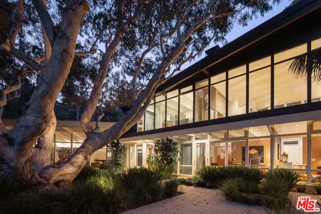 2179 Mandeville Canyon Road, Los Angeles, CA 90049 - Image #2