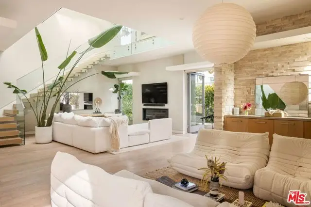 2413 Wilson Avenue, Venice, CA 90291 - Image #2