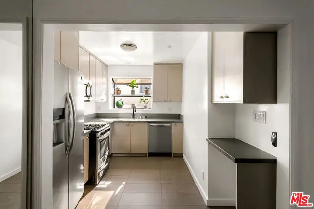 1330 N Crescent Heights Boulevard #2, West Hollywood, CA 90046 - #2