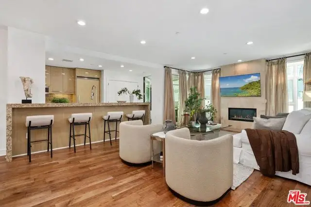 447 N Doheny Drive #102, Beverly Hills, CA 90210 - Image #1