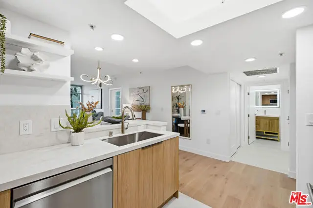 13700 Marina Pointe Drive #511, Marina Del Rey, CA 90292 - Image #3