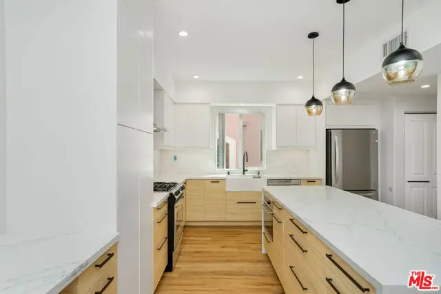 5923 Etiwanda Avenue #106, Tarzana, CA 91356 - Image #3