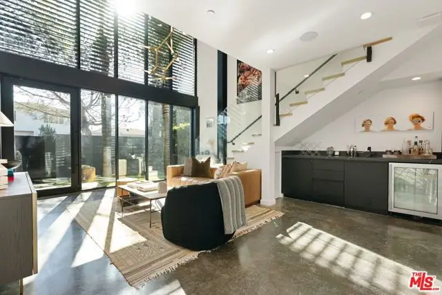 303 Venice Way, Venice, CA 90291 - Image #2