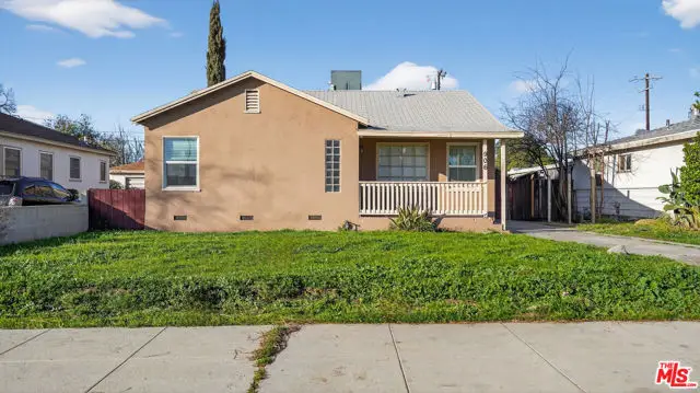 906 2nd Street, Bakersfield, CA 93304 - #2