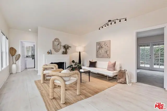 215 Entrada Drive, Santa Monica, CA 90402 - Image #2