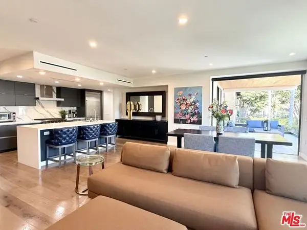 1017 N Croft Avenue #201, Los Angeles, CA 90069