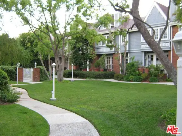 18135 Burbank Boulevard #22, Tarzana (los Angeles), CA 91356