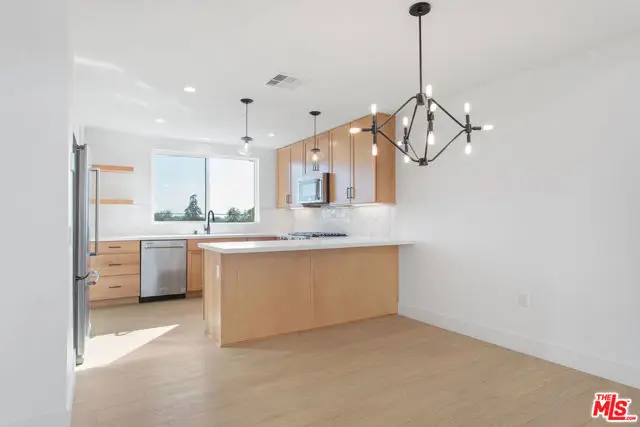 11210 W Lyon Lane #16, North Hollywood, CA 91606 - Image #2