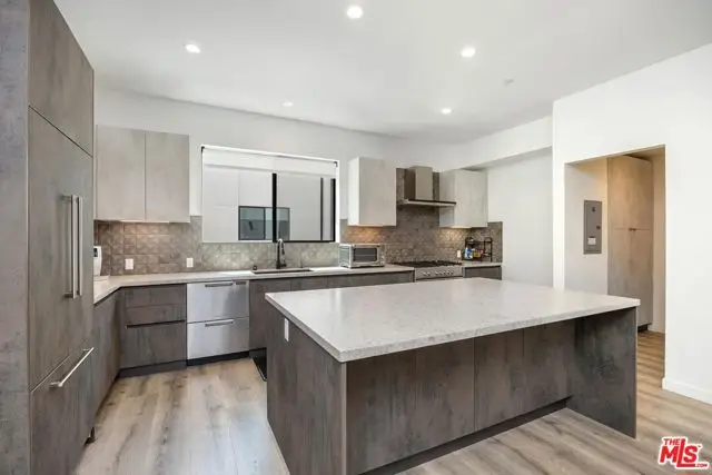 4724 N Village Court Lane, Valley Village, CA 91607 - Image #2